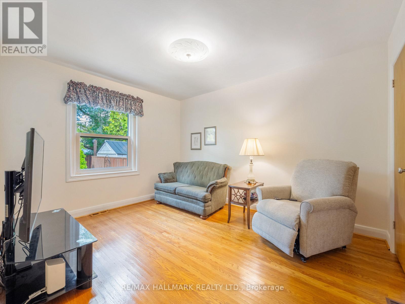 60 GREYLAWN CRESCENT