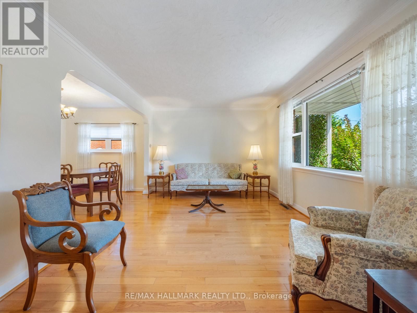 60 GREYLAWN CRESCENT