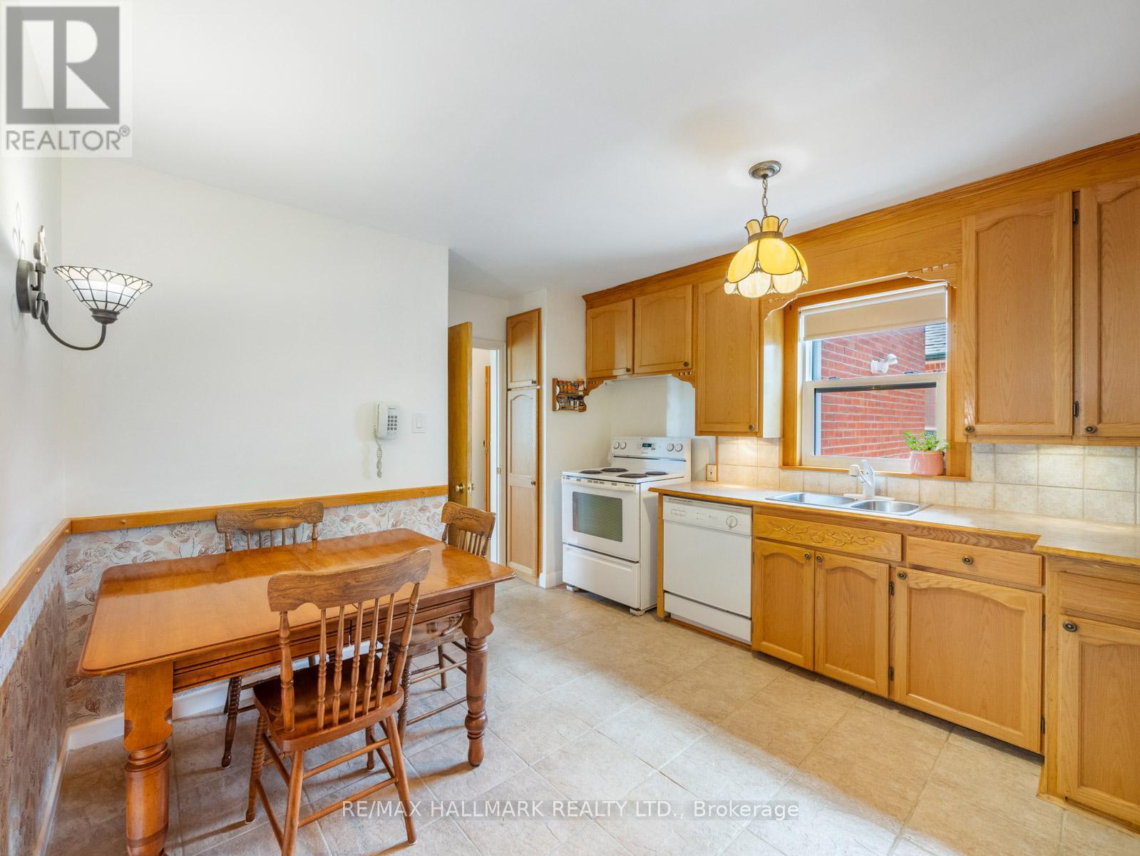 60 GREYLAWN CRESCENT