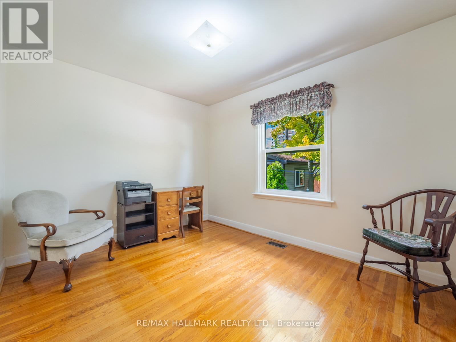 60 GREYLAWN CRESCENT