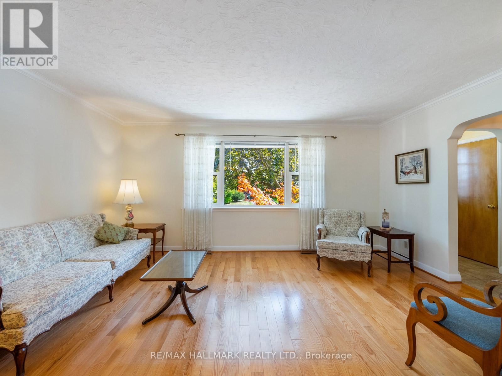 60 GREYLAWN CRESCENT