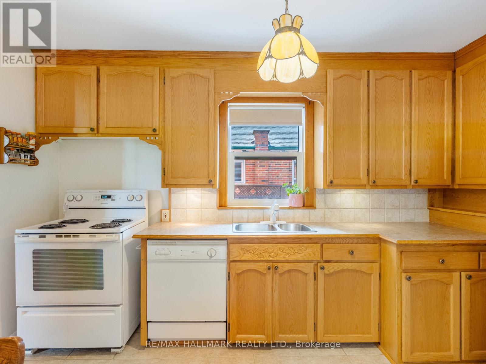 60 GREYLAWN CRESCENT