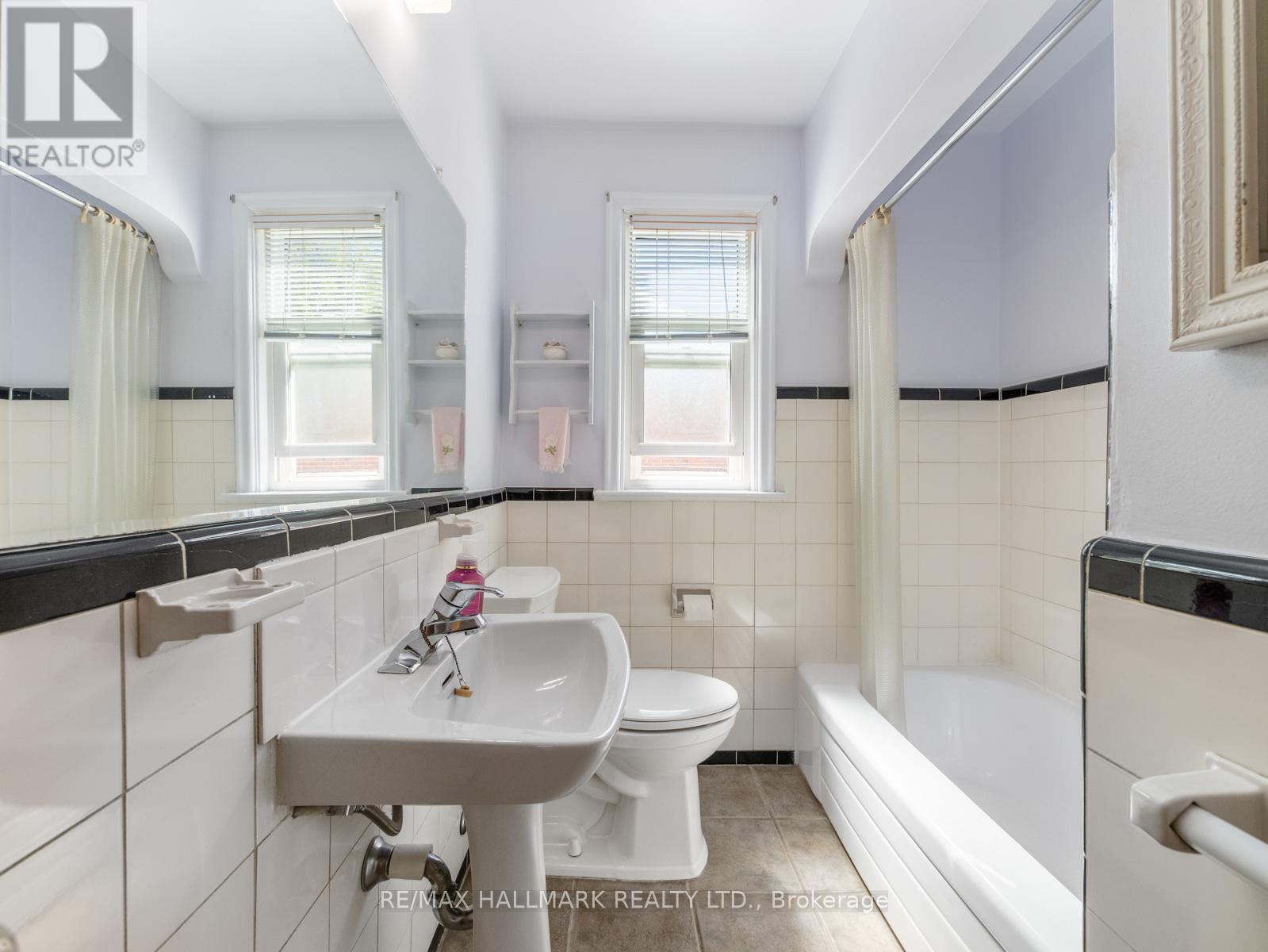 60 GREYLAWN CRESCENT