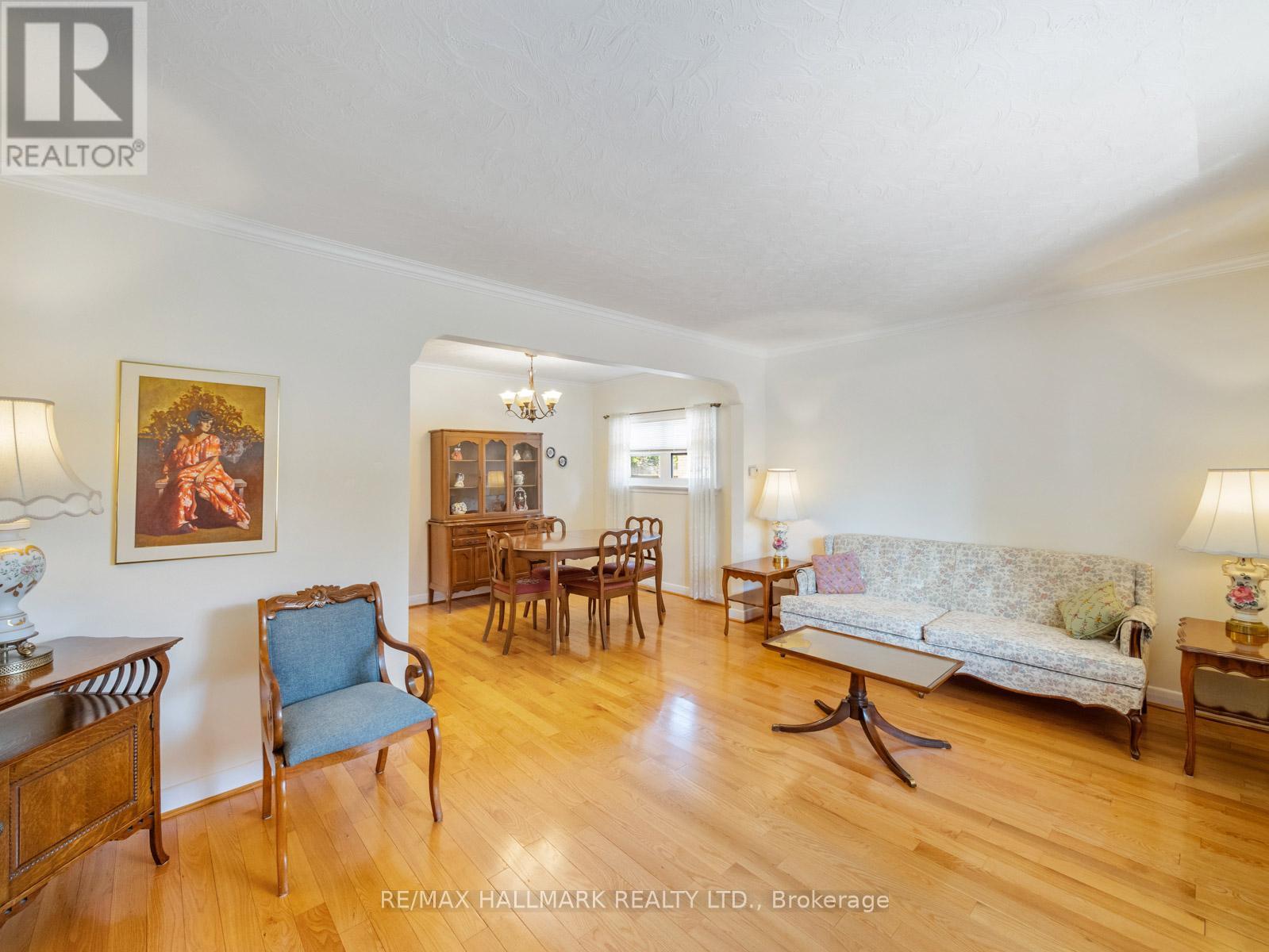 60 GREYLAWN CRESCENT