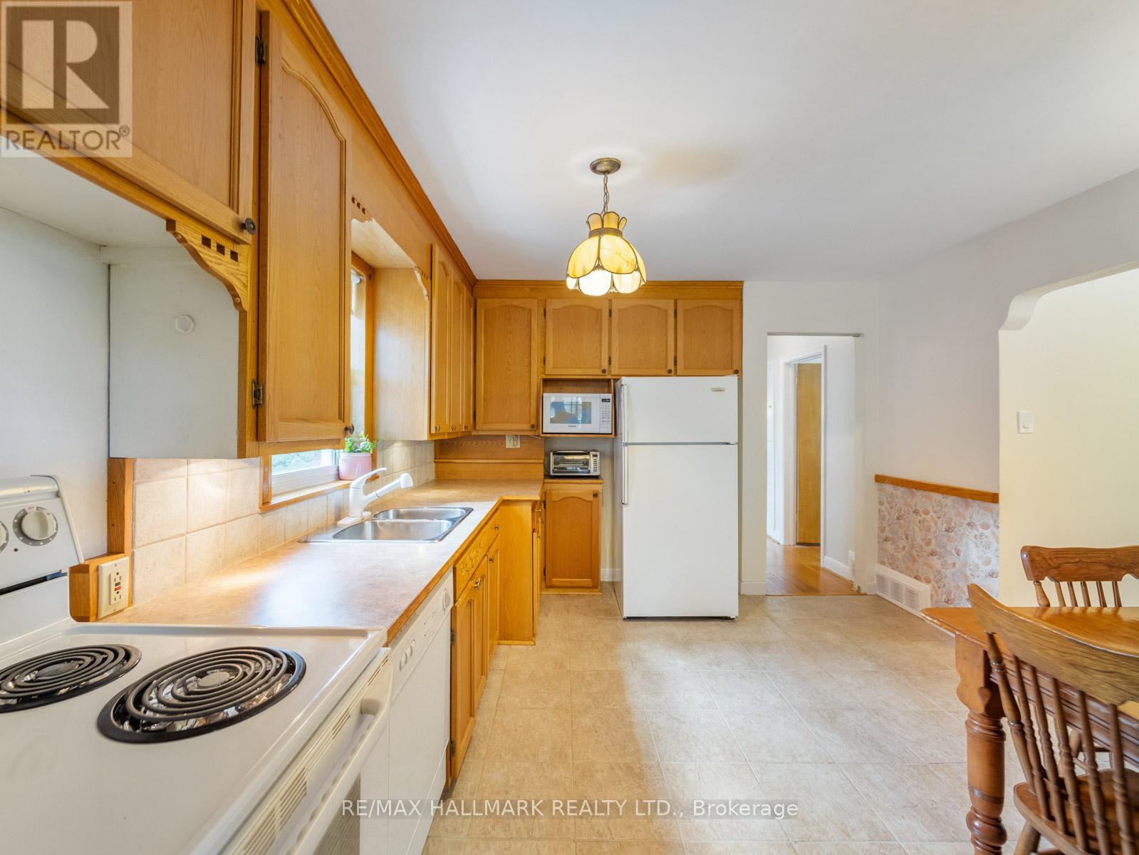 60 GREYLAWN CRESCENT