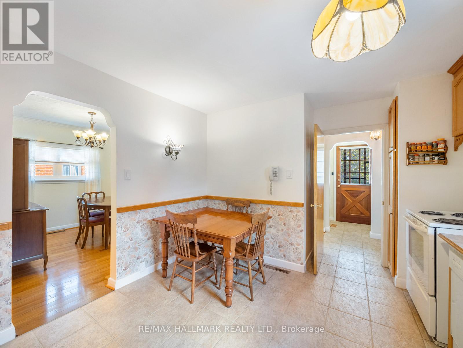 60 GREYLAWN CRESCENT