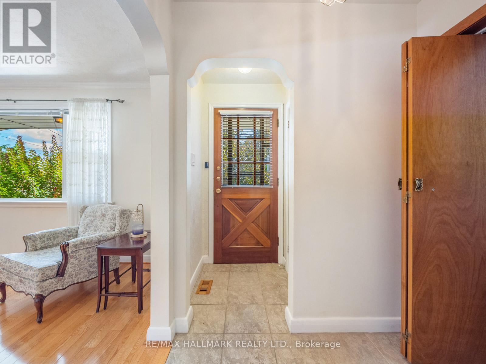 60 GREYLAWN CRESCENT