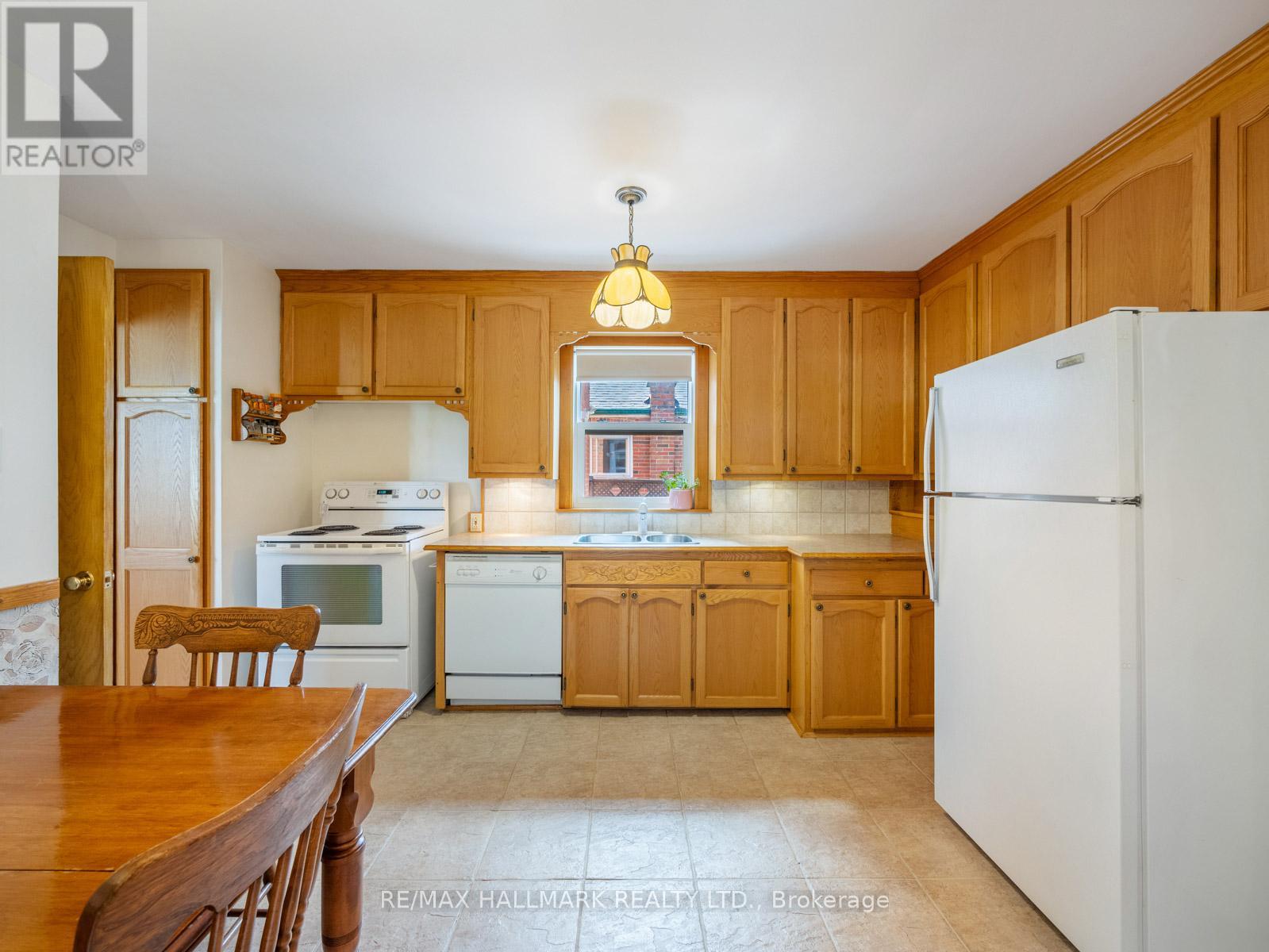 60 GREYLAWN CRESCENT