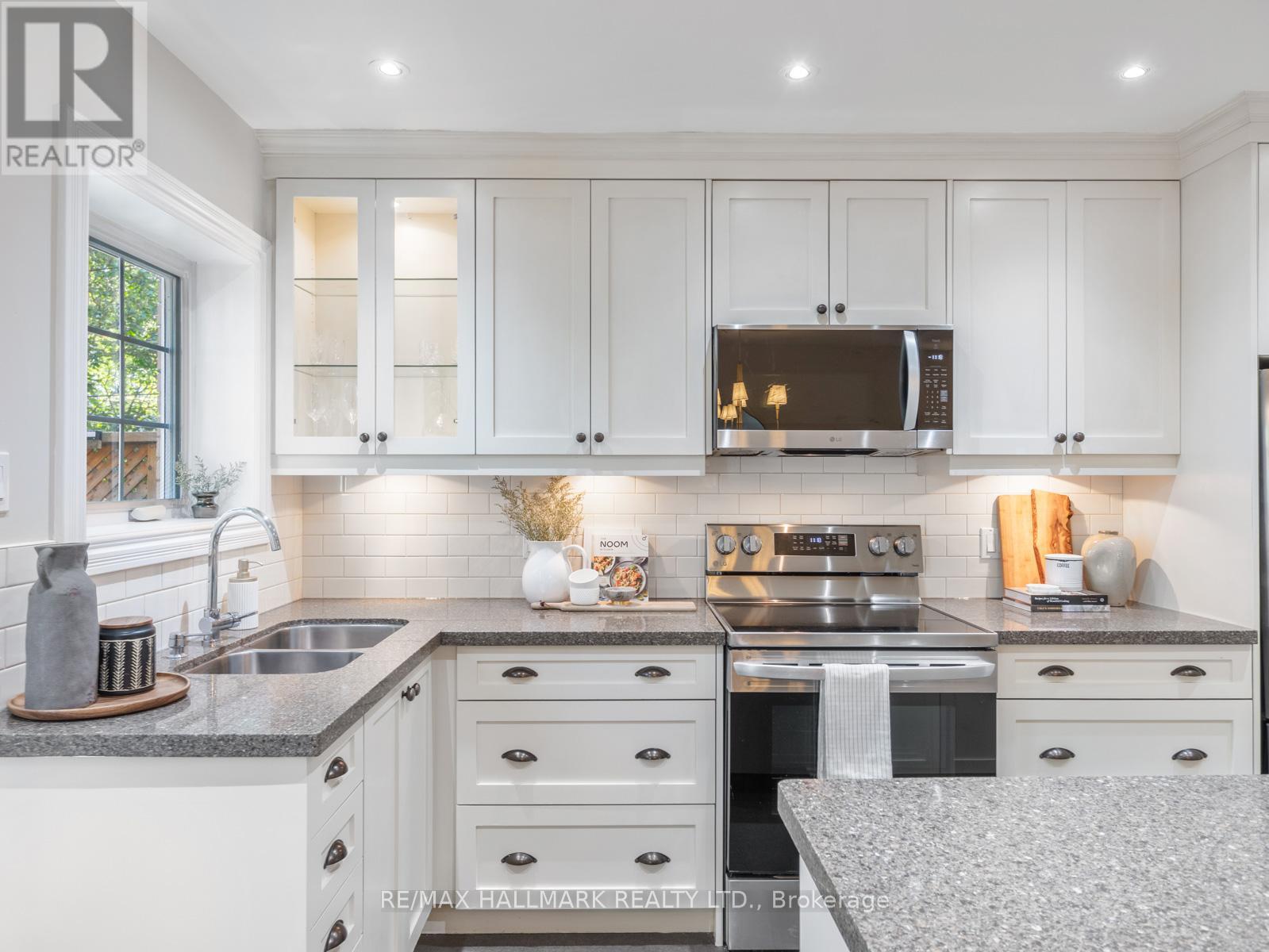 215 GOLFVIEW AVENUE