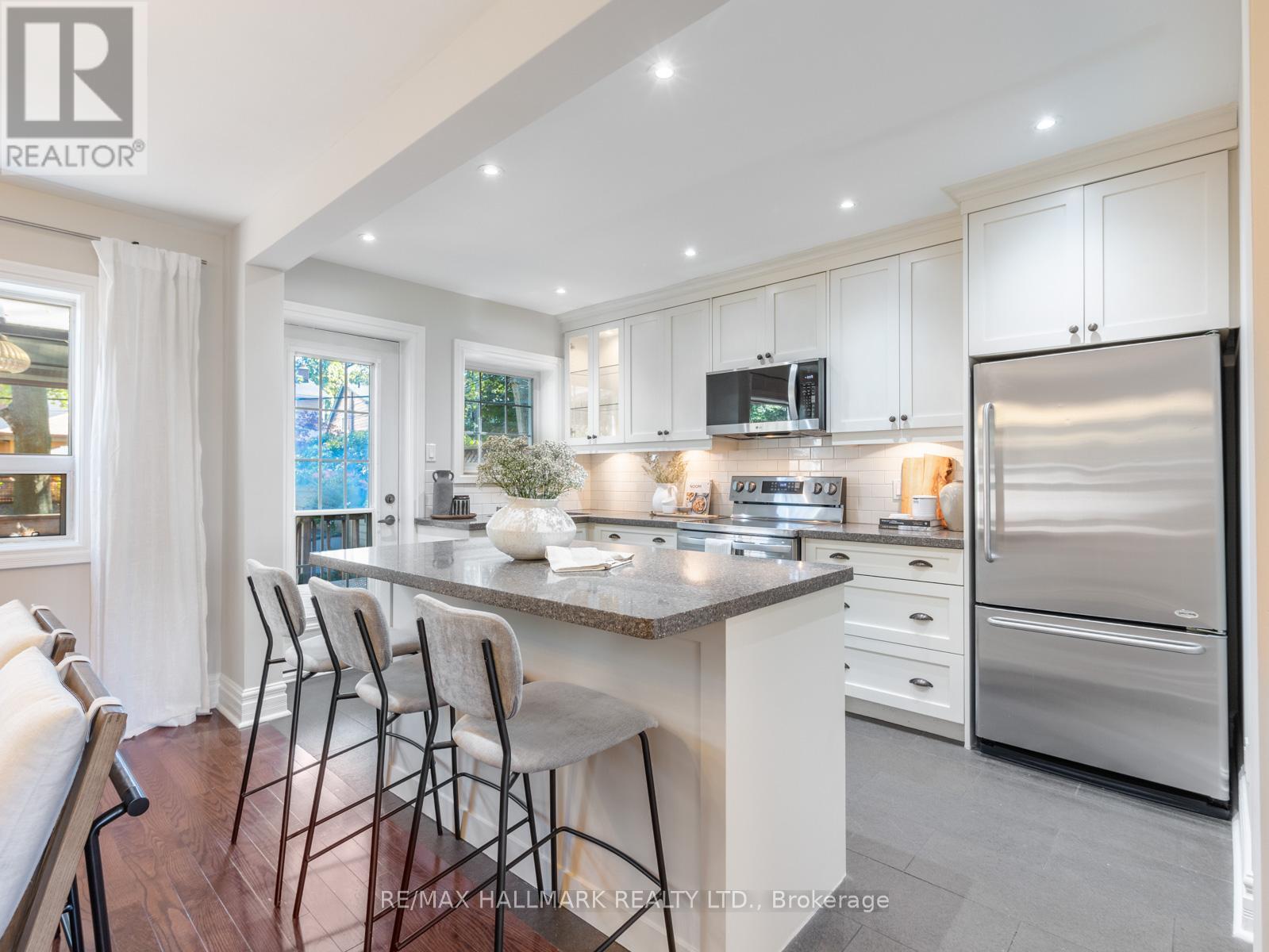 215 GOLFVIEW AVENUE