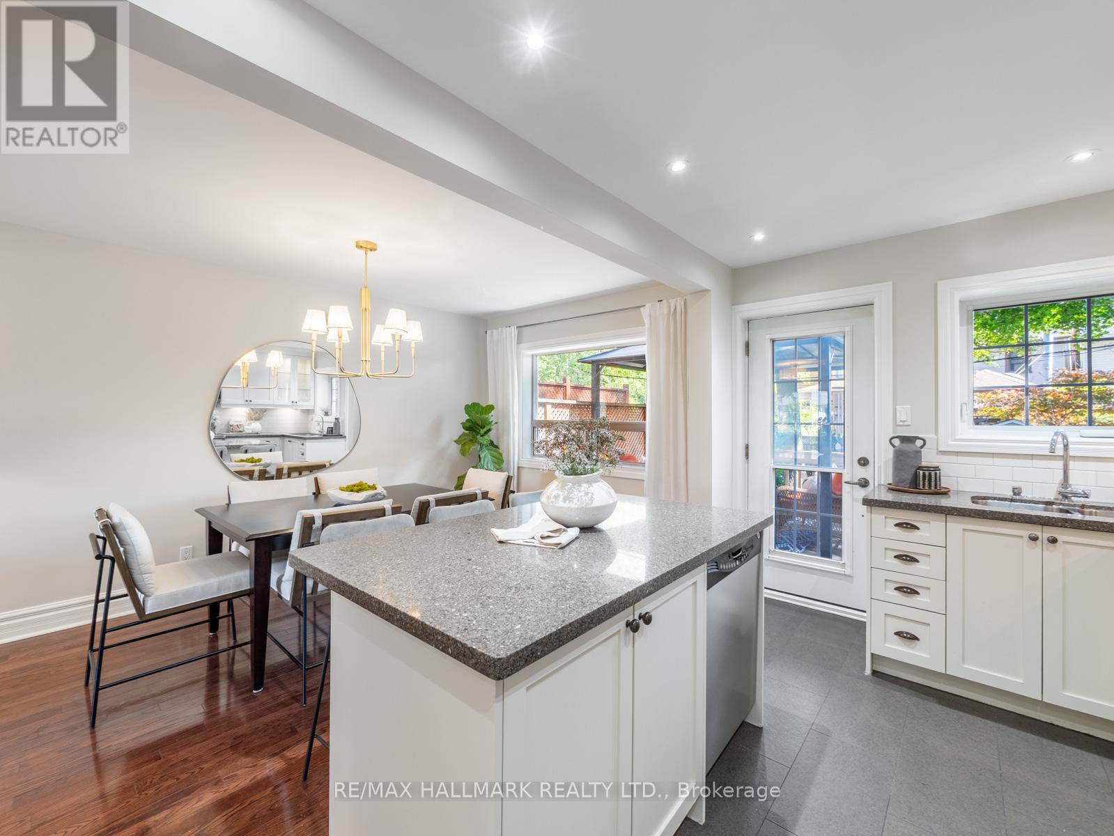 215 GOLFVIEW AVENUE
