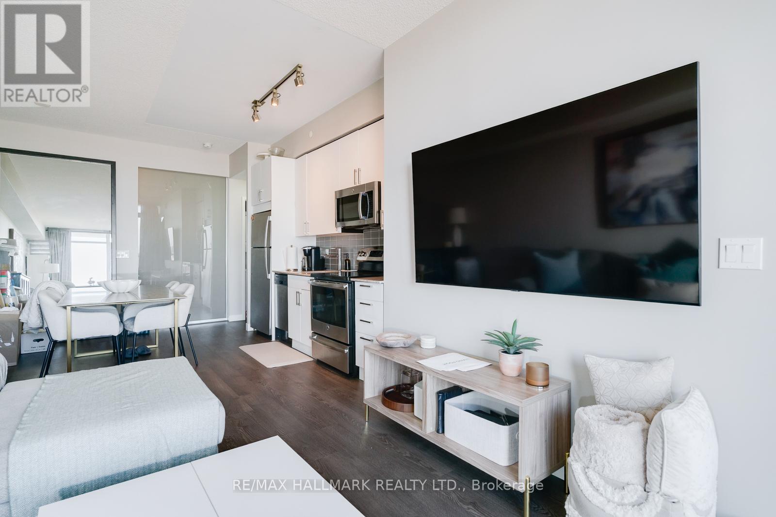 514 - 2055 DANFORTH AVENUE