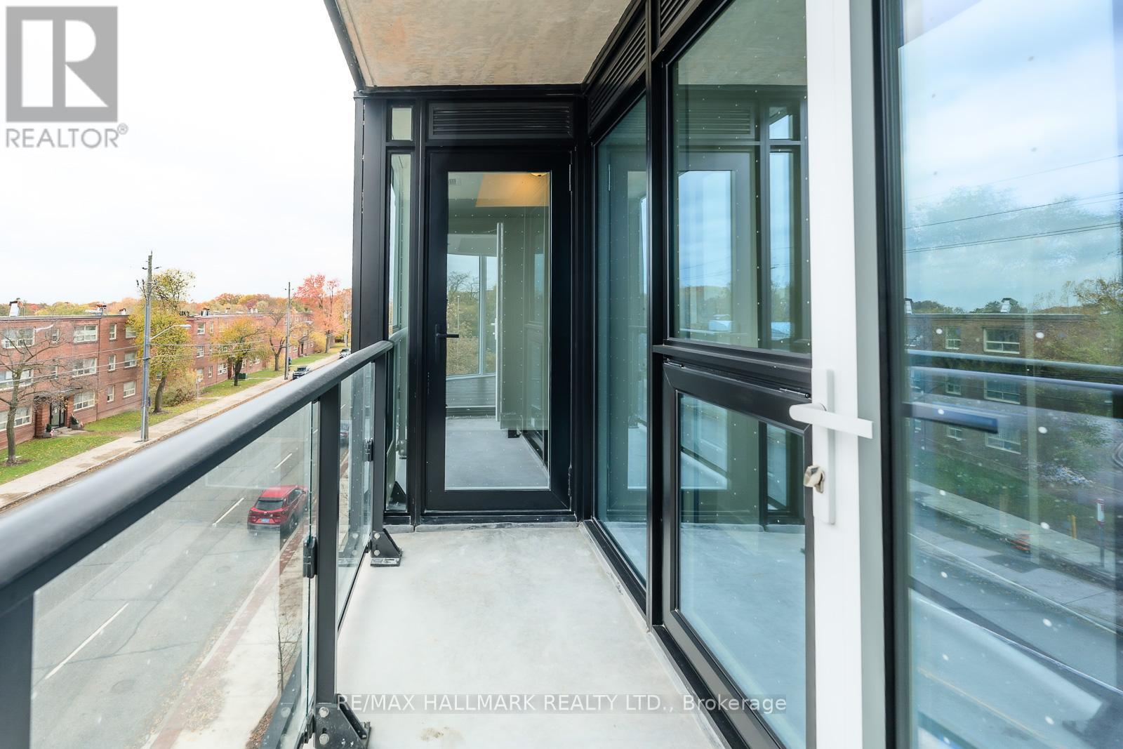 418 - 2 MANDERLEY DRIVE