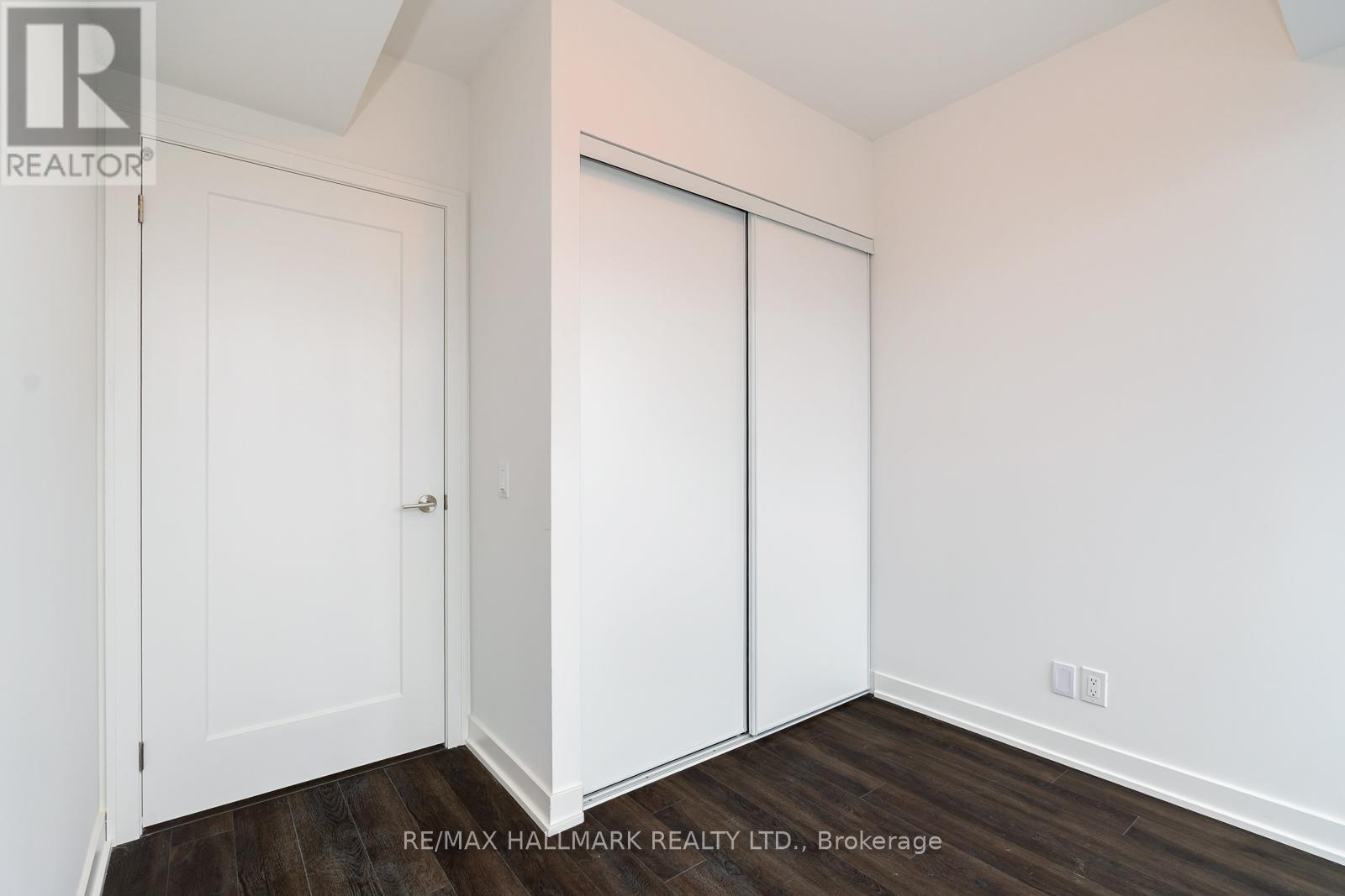 418 - 2 MANDERLEY DRIVE