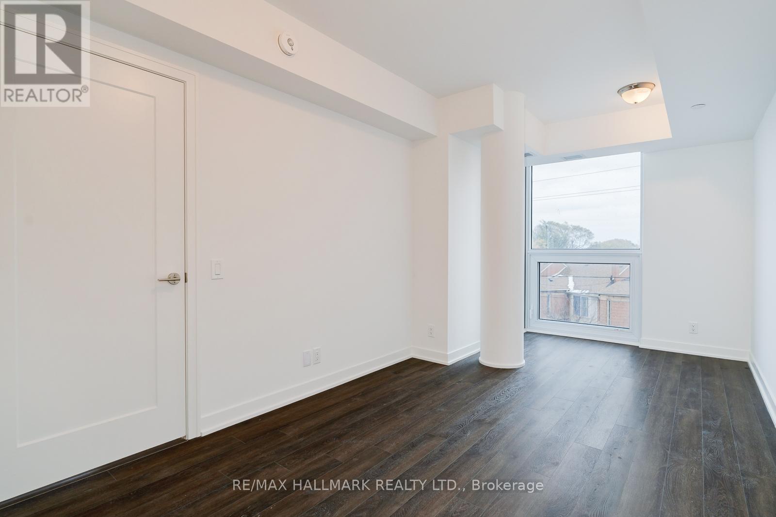 418 - 2 MANDERLEY DRIVE