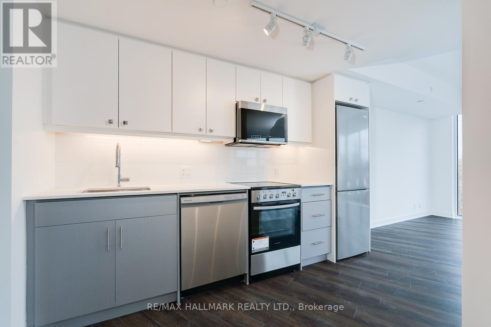 418 - 2 MANDERLEY DRIVE