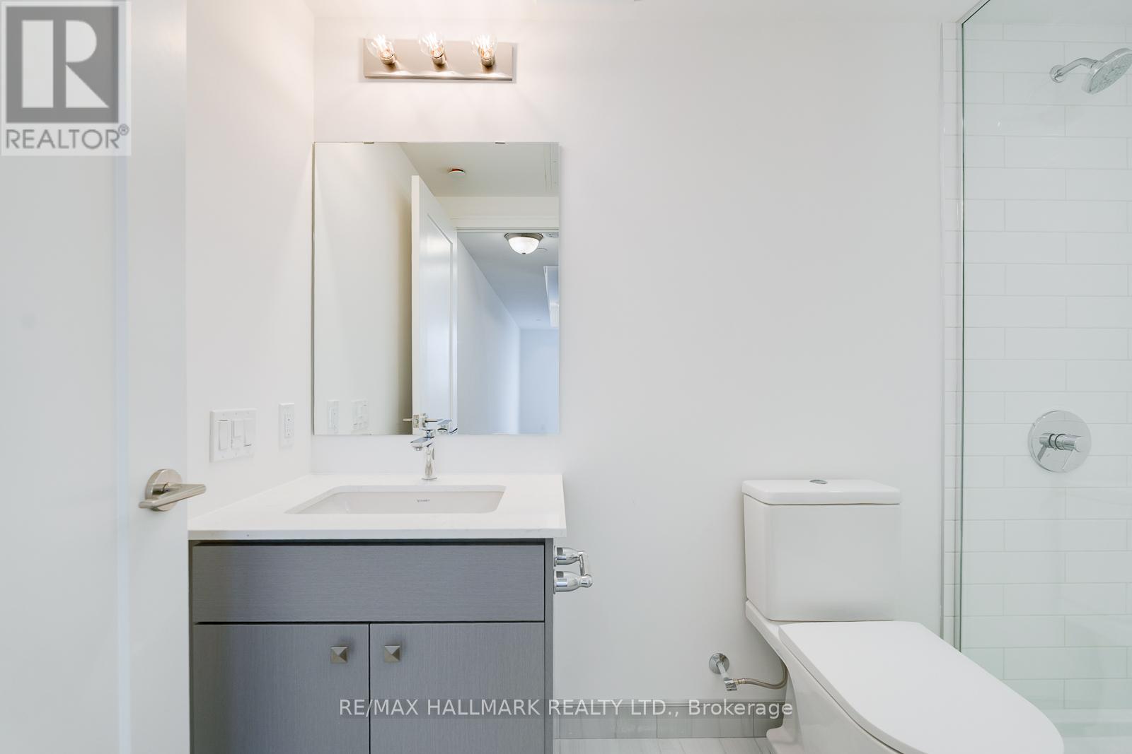 418 - 2 MANDERLEY DRIVE