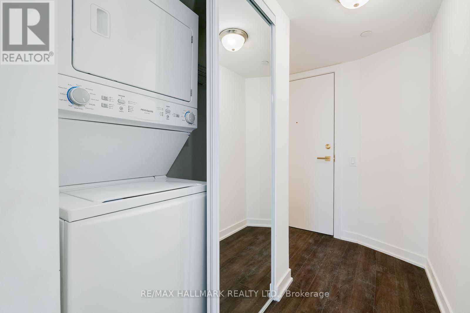 418 - 2 MANDERLEY DRIVE