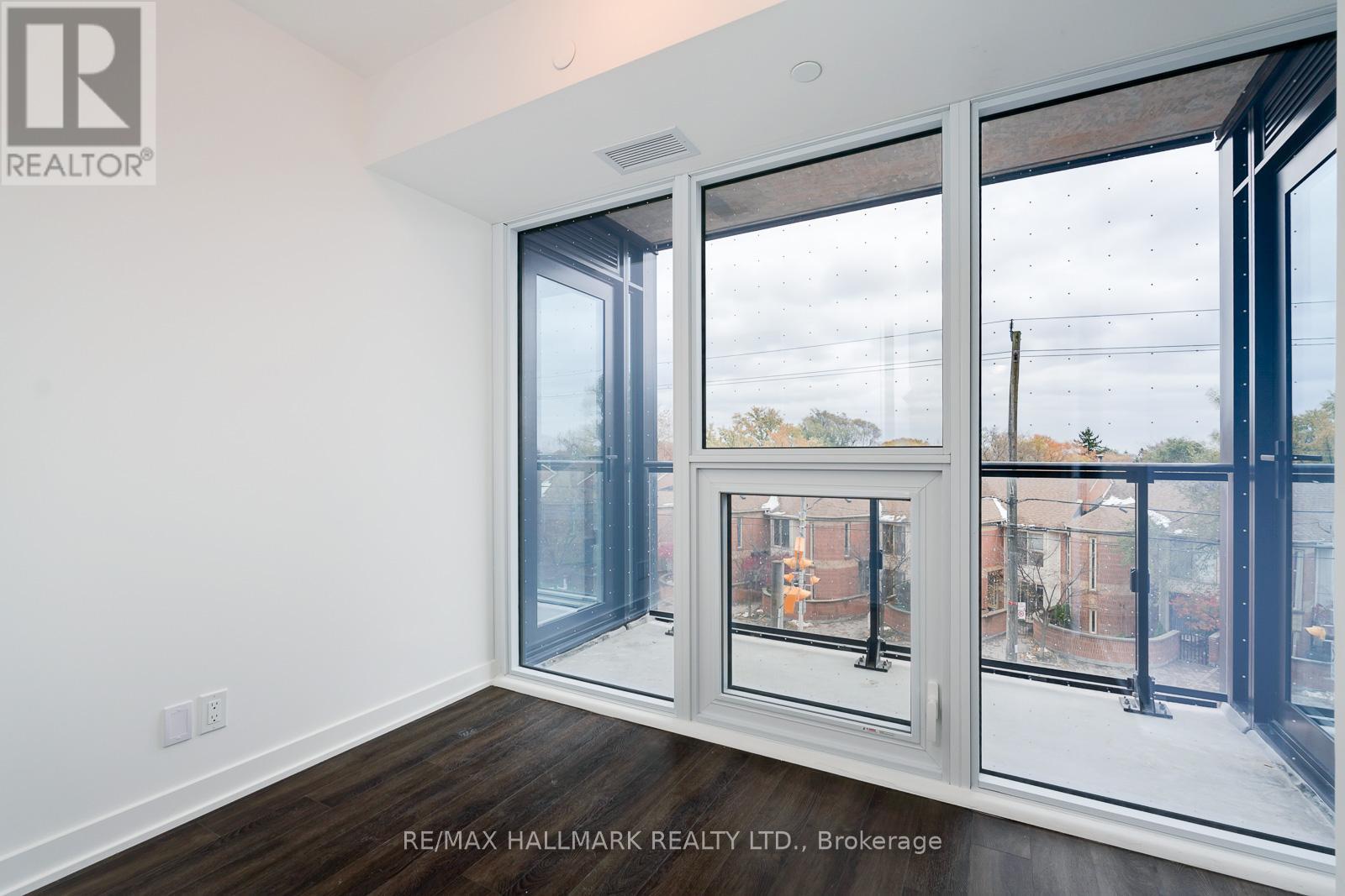 418 - 2 MANDERLEY DRIVE