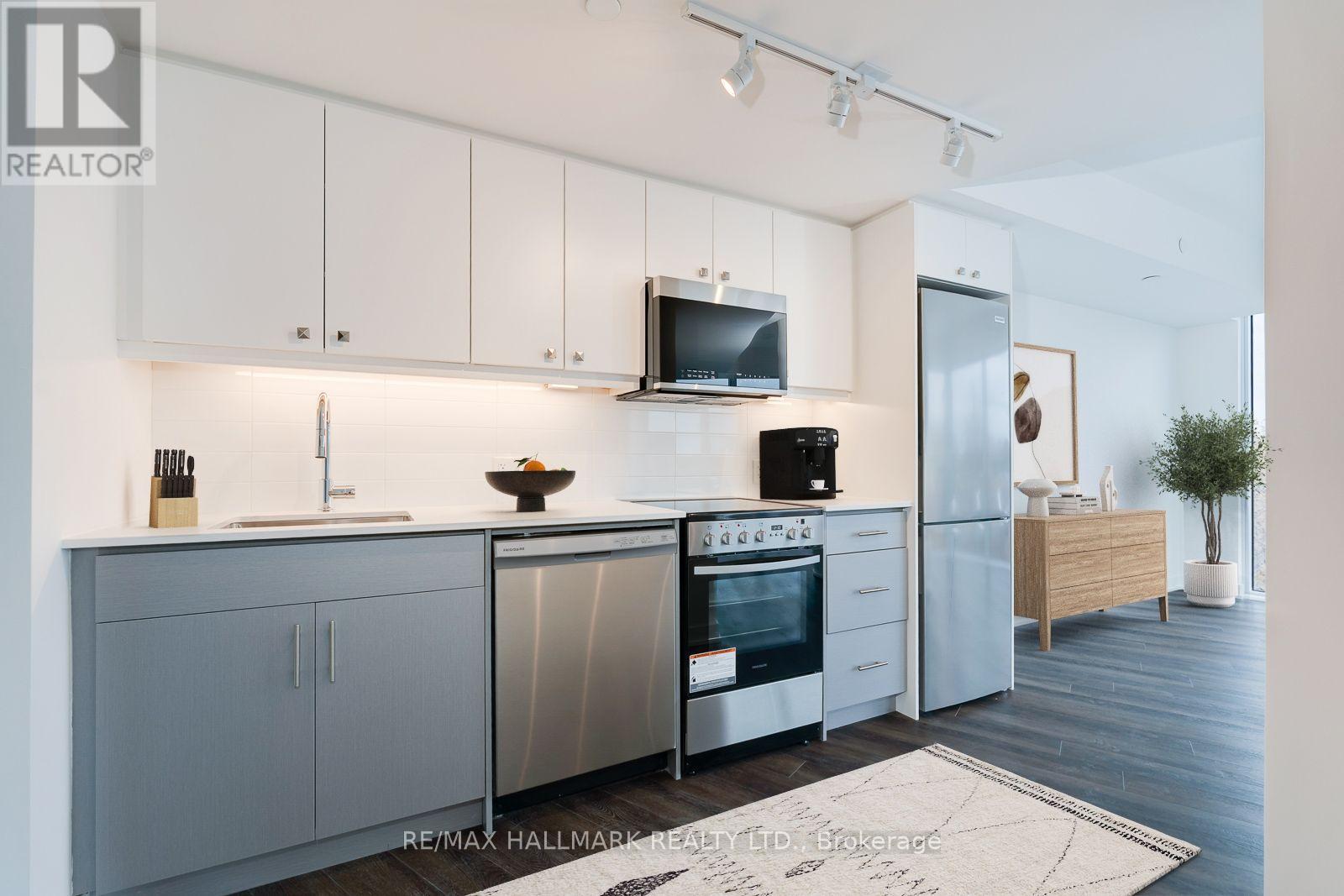 418 - 2 MANDERLEY DRIVE