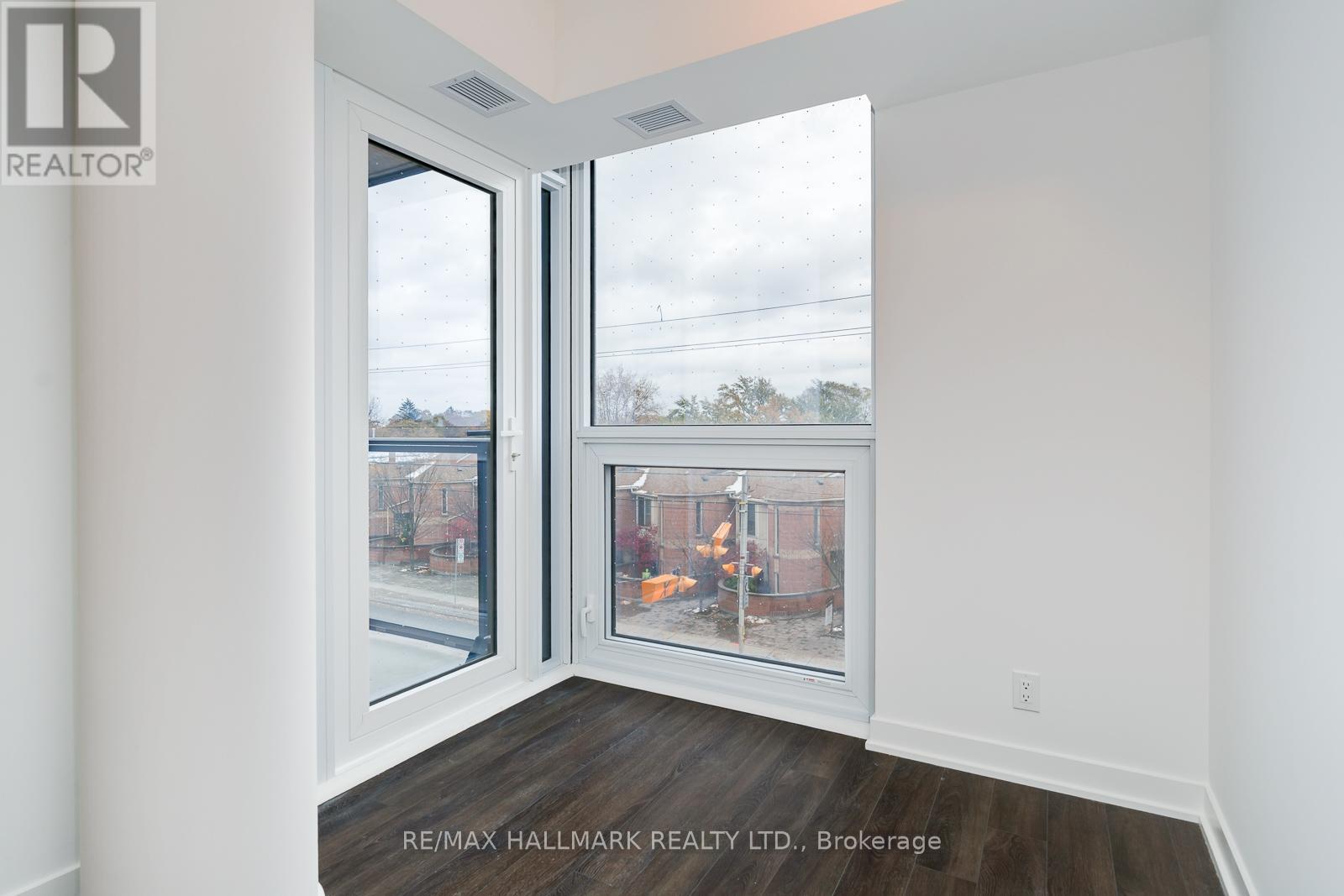 418 - 2 MANDERLEY DRIVE