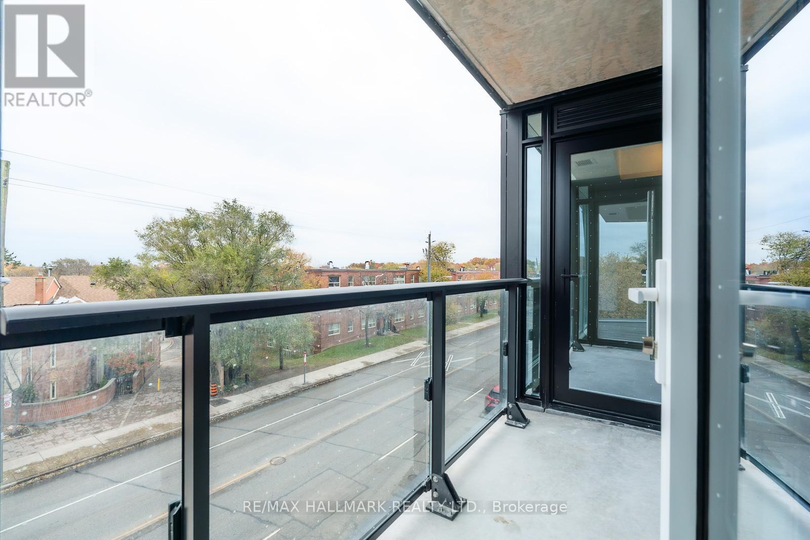 418 - 2 MANDERLEY DRIVE