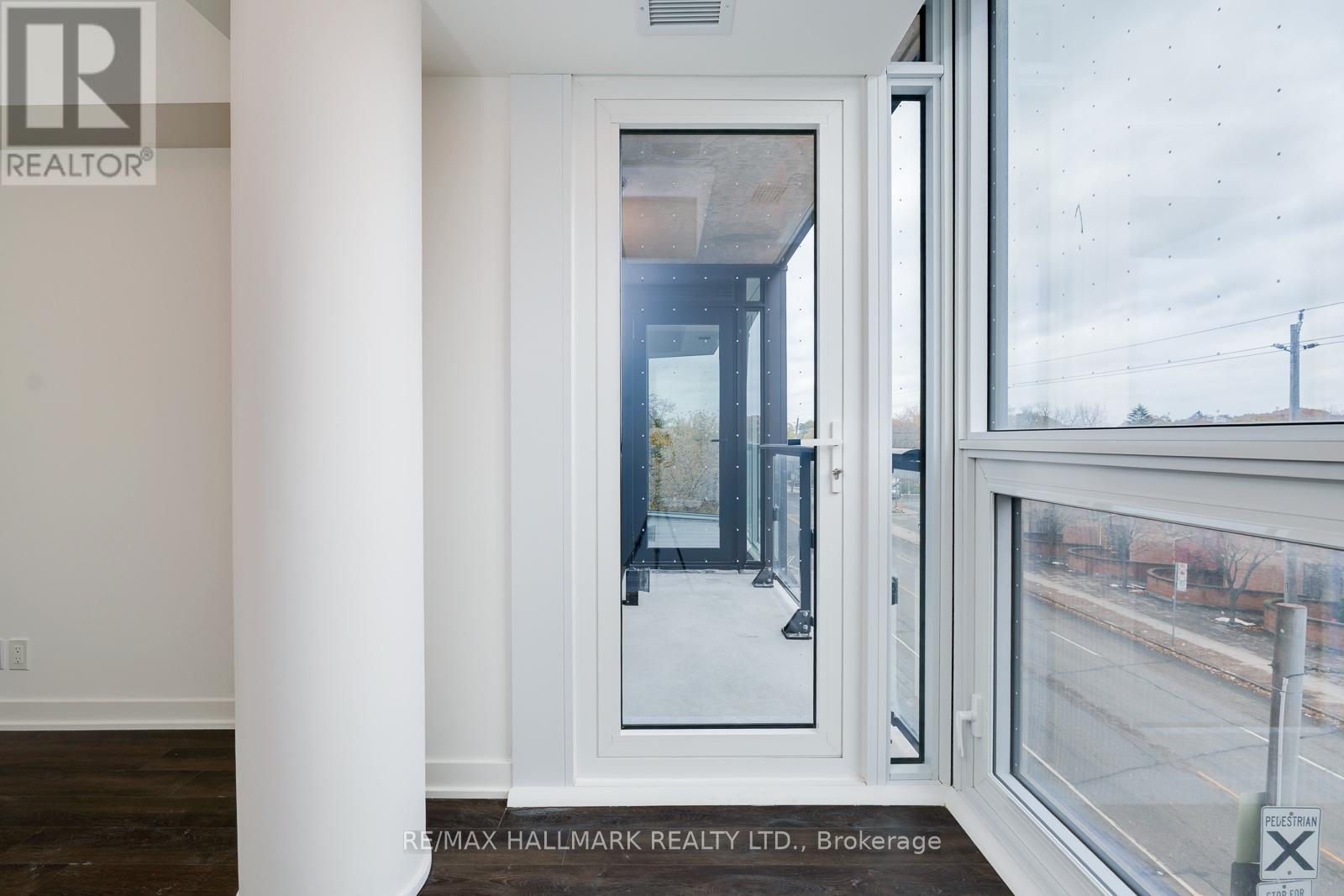 418 - 2 MANDERLEY DRIVE