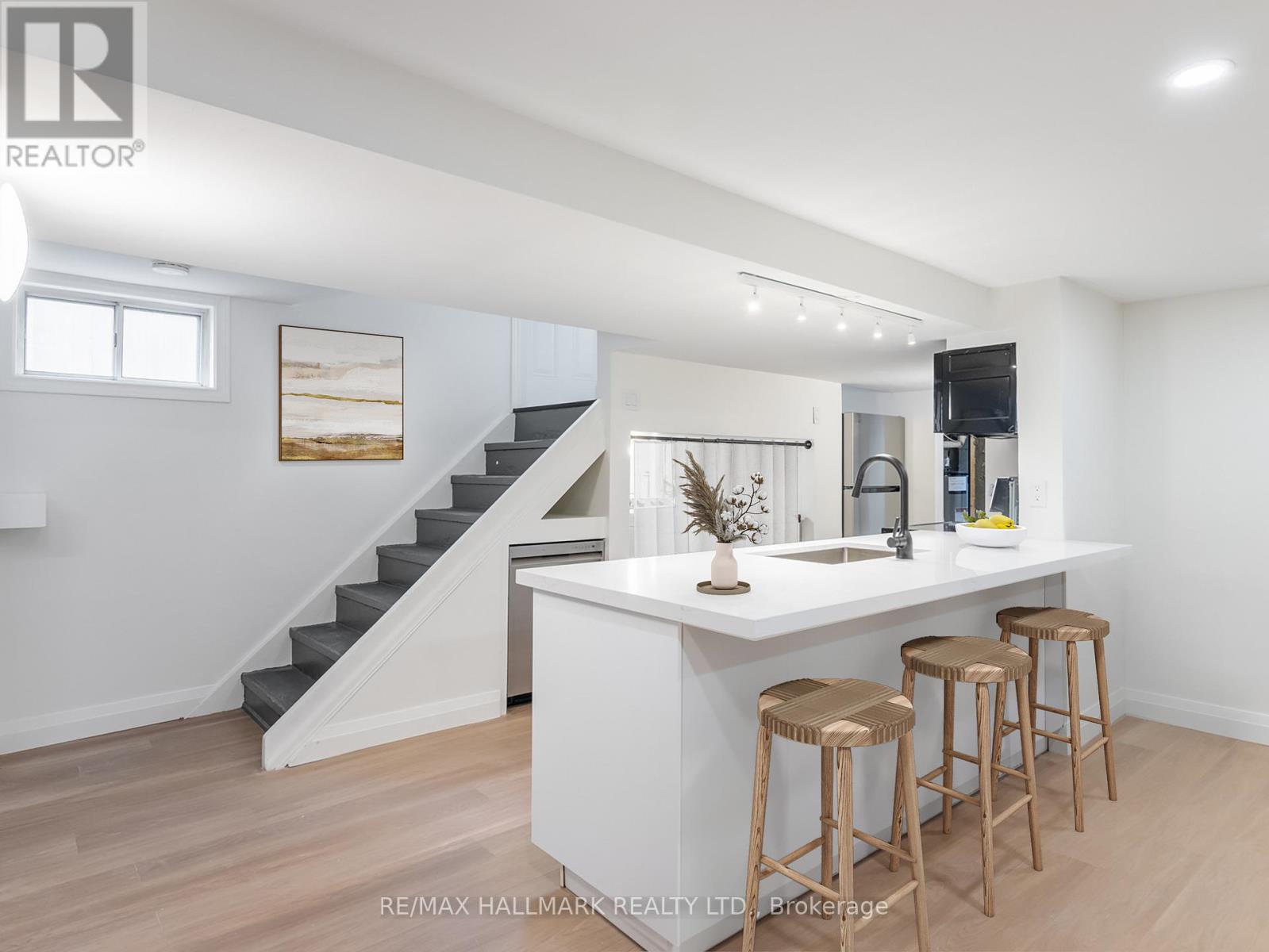 LOWER - 588 VICTORIA PARK AVENUE