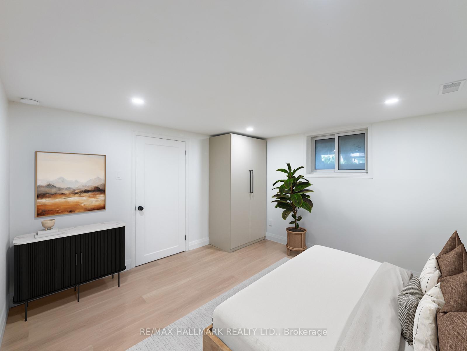 588 Victoria Park Avenue Lower