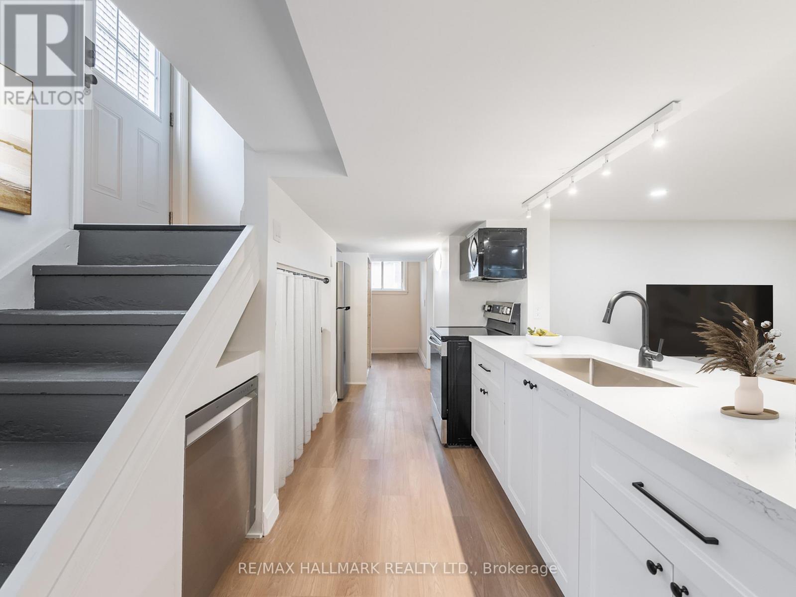 LOWER - 588 VICTORIA PARK AVENUE