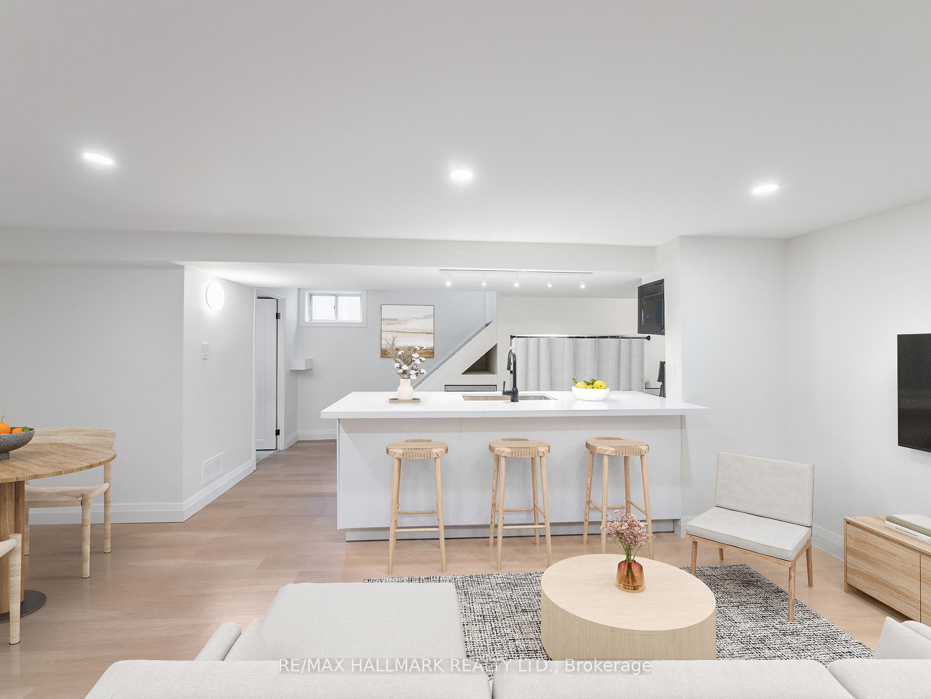 588 Victoria Park Avenue Lower