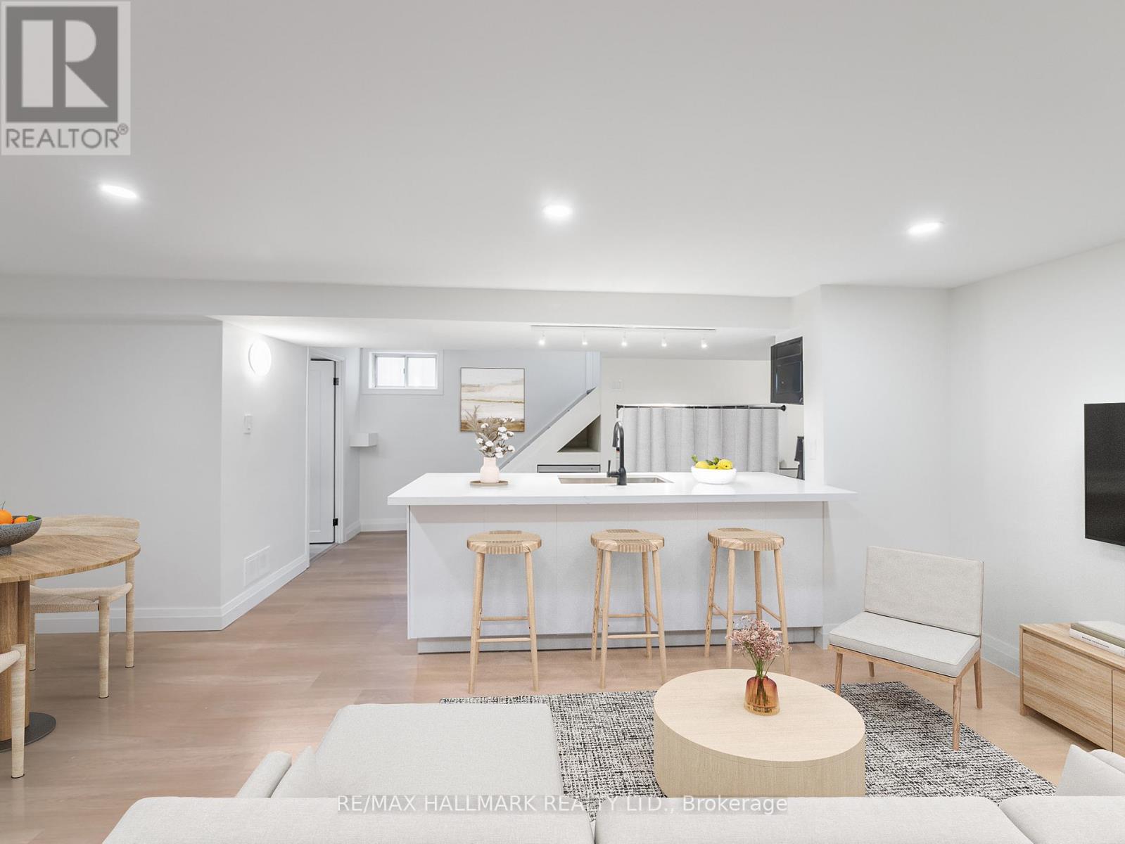 LOWER - 588 VICTORIA PARK AVENUE