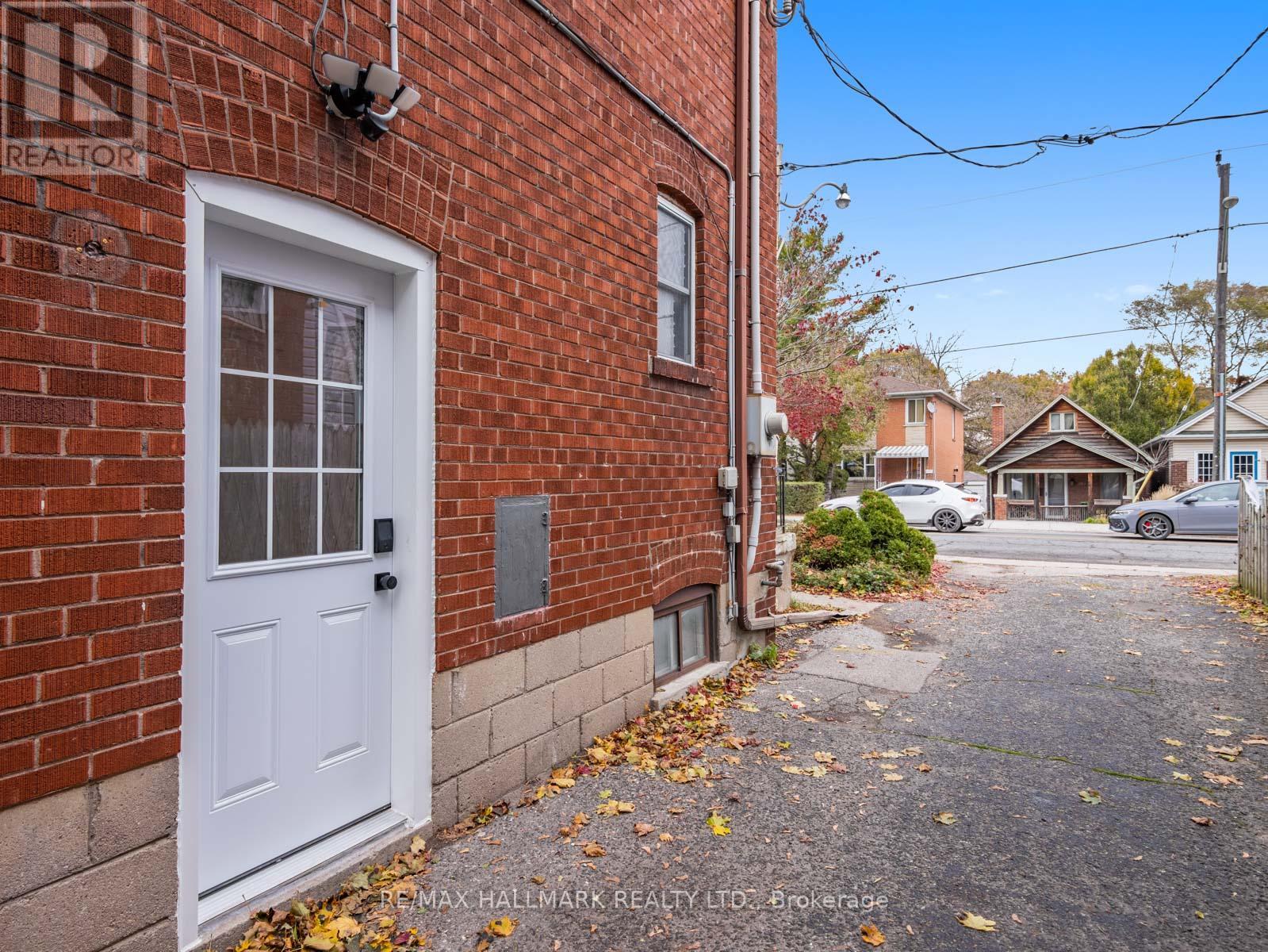 LOWER - 588 VICTORIA PARK AVENUE