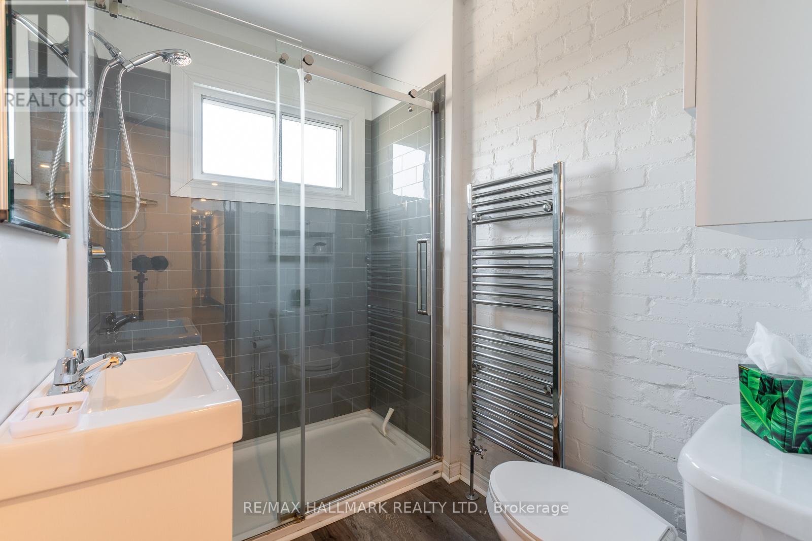 B (UPPER) - 27 HAMMERSMITH AVENUE