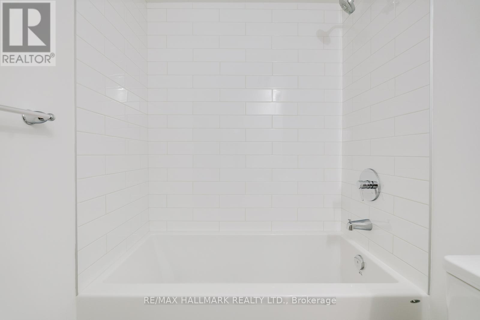 418 - 2 MANDERLEY DRIVE