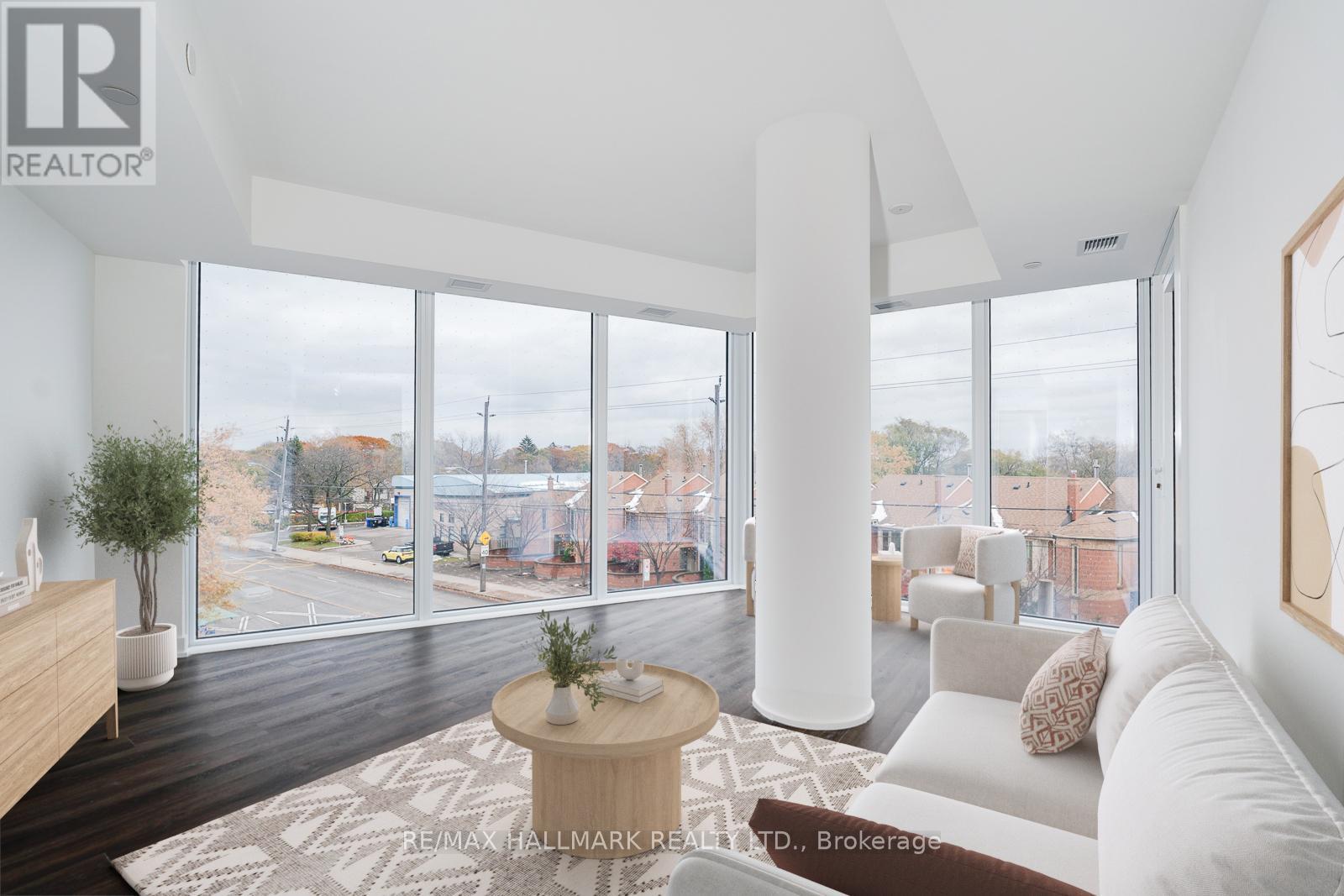 418 - 2 MANDERLEY DRIVE