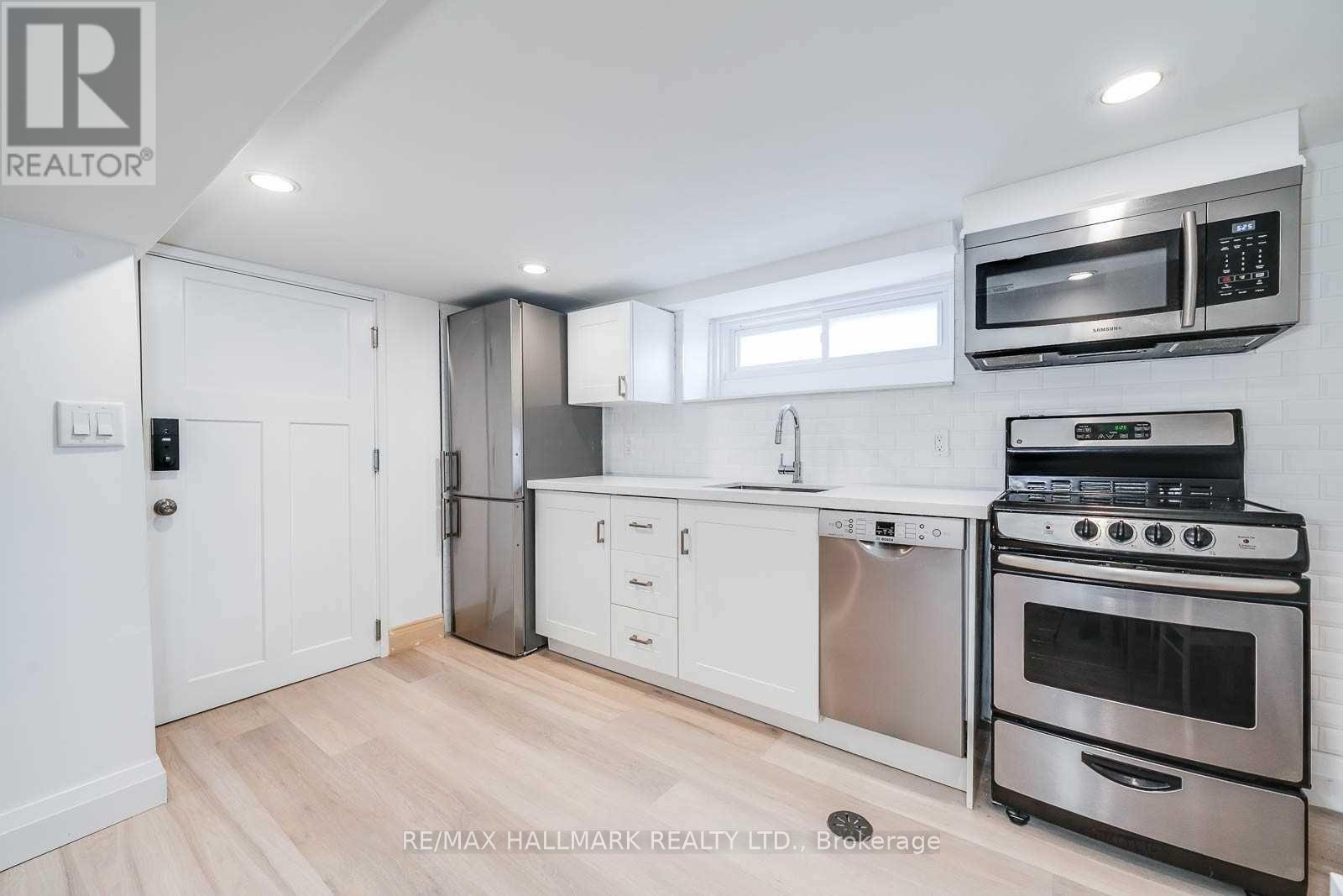 24 BARRINGTON AVENUE