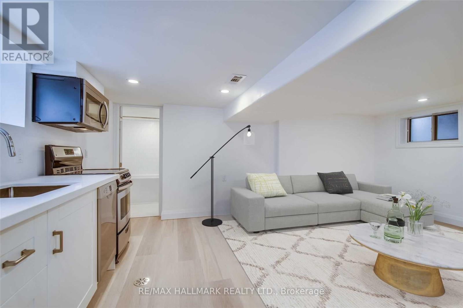 24 BARRINGTON AVENUE