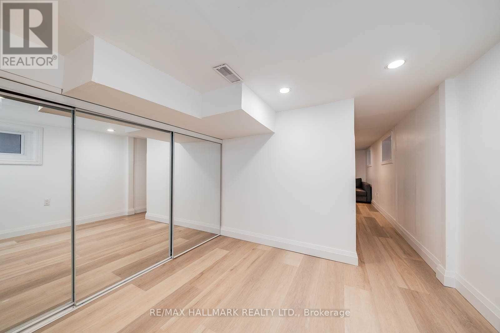 24 BARRINGTON AVENUE