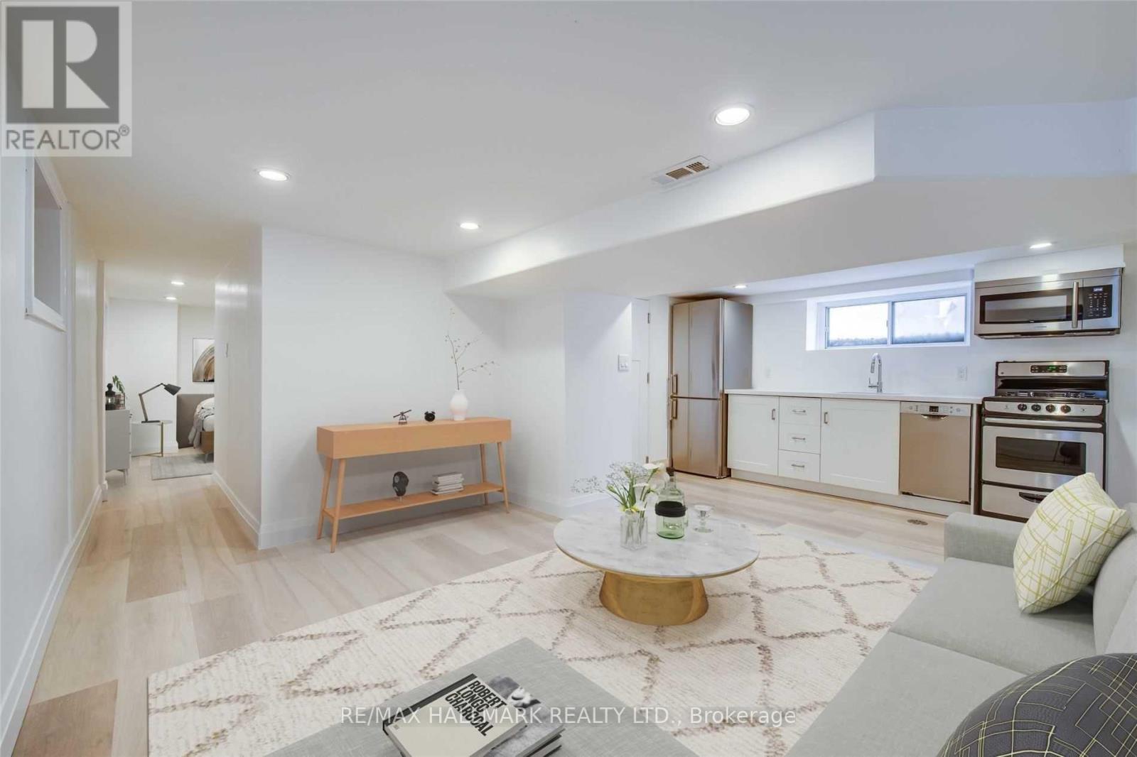 24 BARRINGTON AVENUE