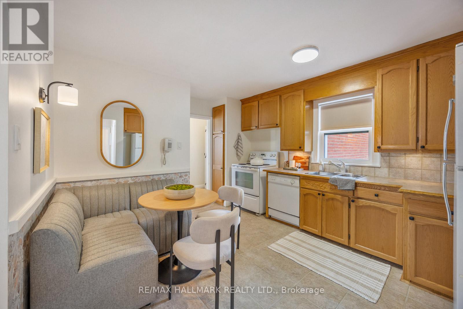 60 GREYLAWN CRESCENT
