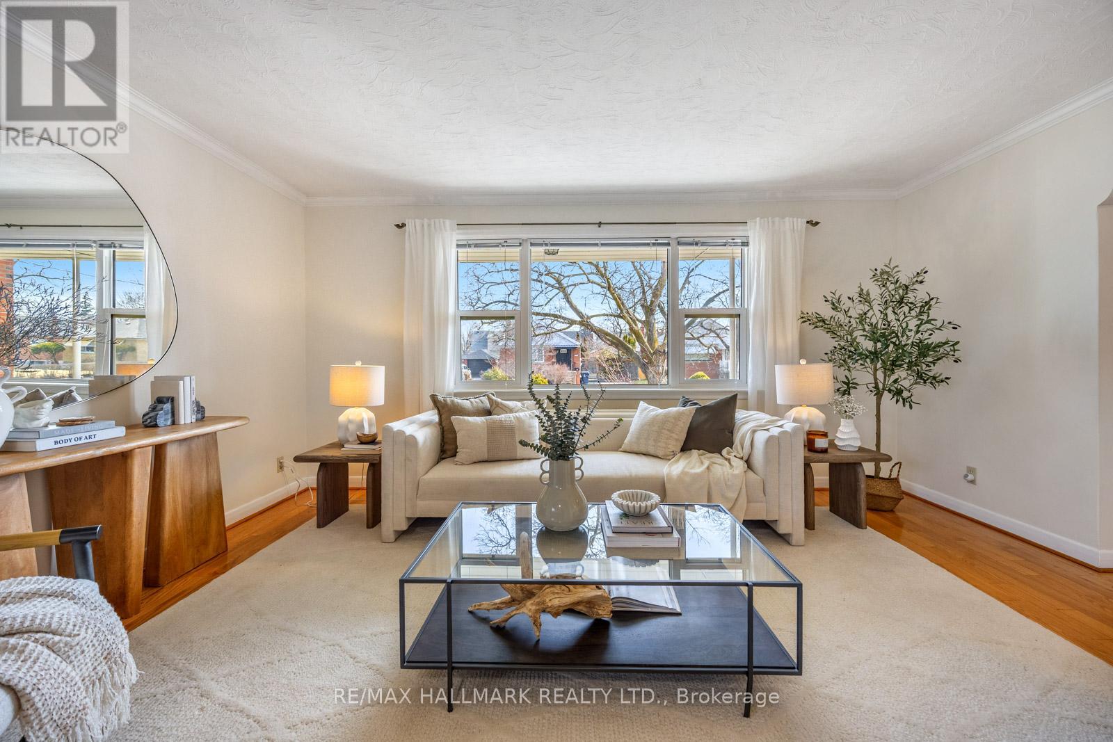60 GREYLAWN CRESCENT
