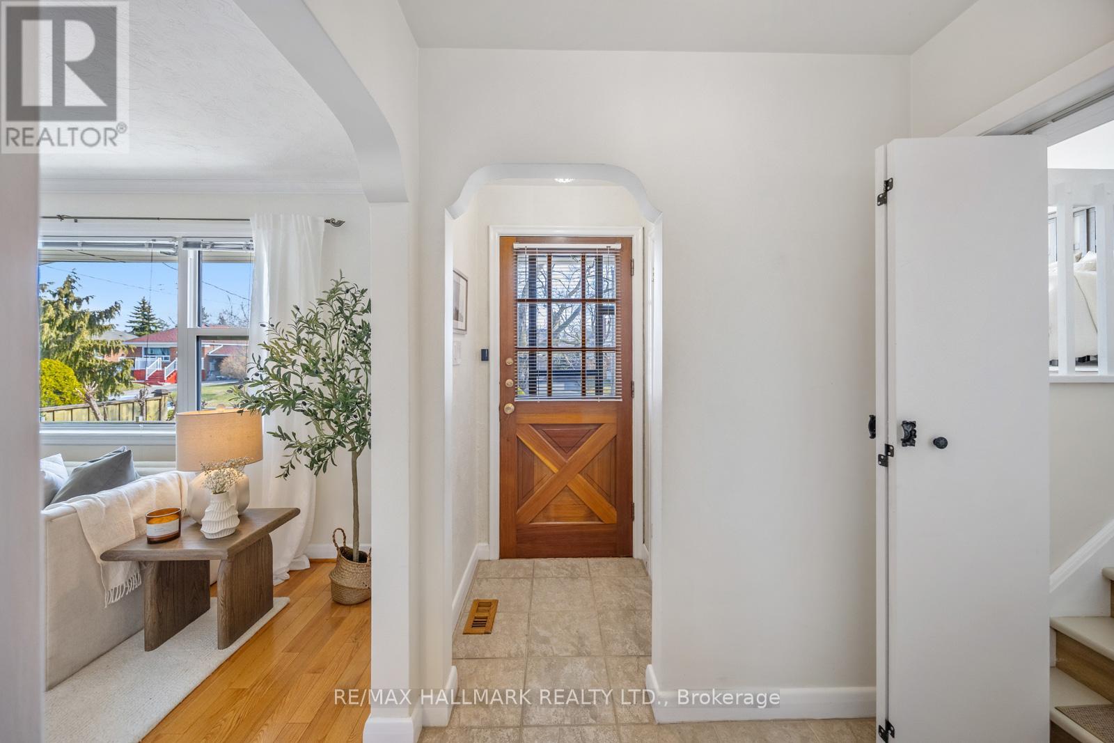 60 GREYLAWN CRESCENT