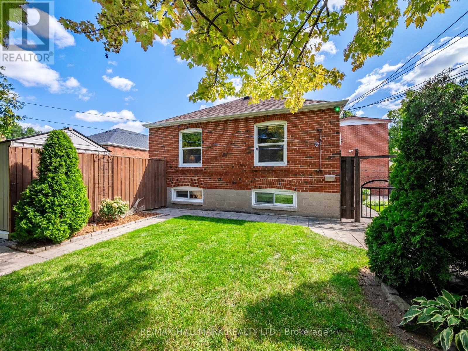 60 GREYLAWN CRESCENT