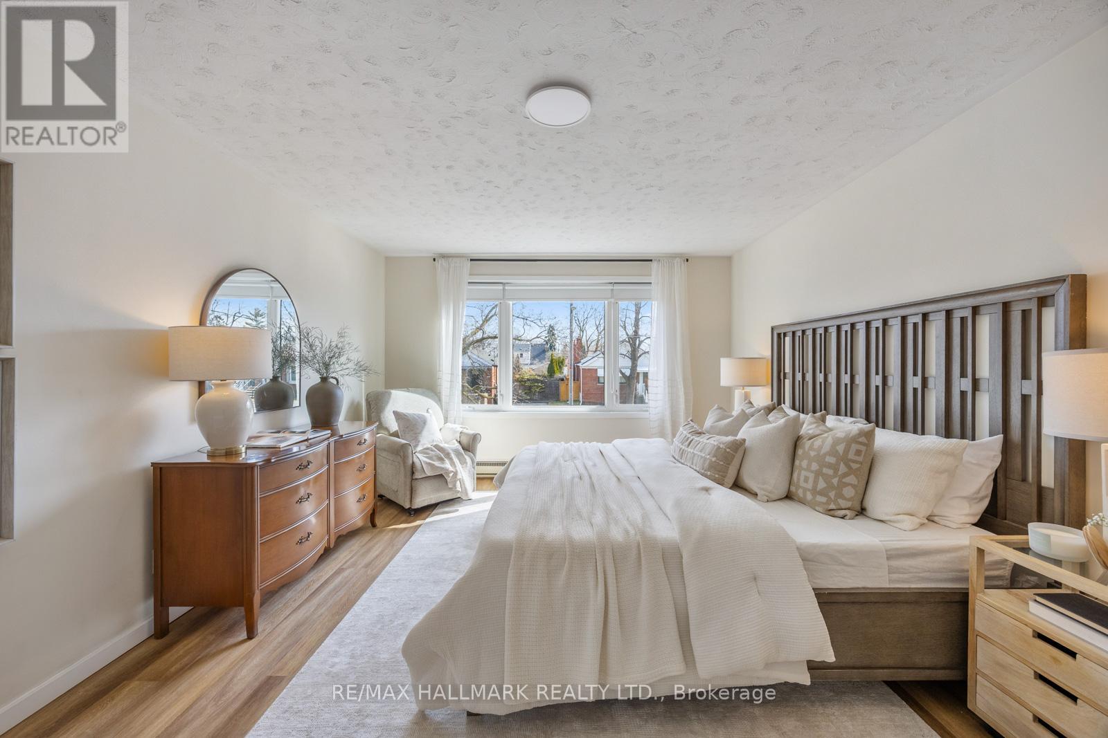 60 GREYLAWN CRESCENT