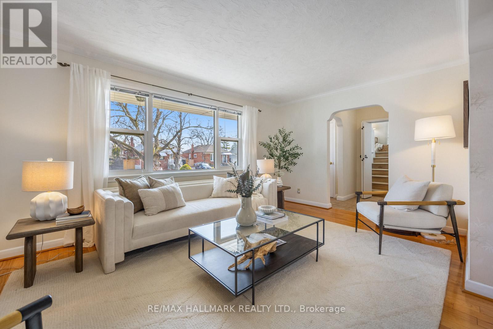 60 GREYLAWN CRESCENT