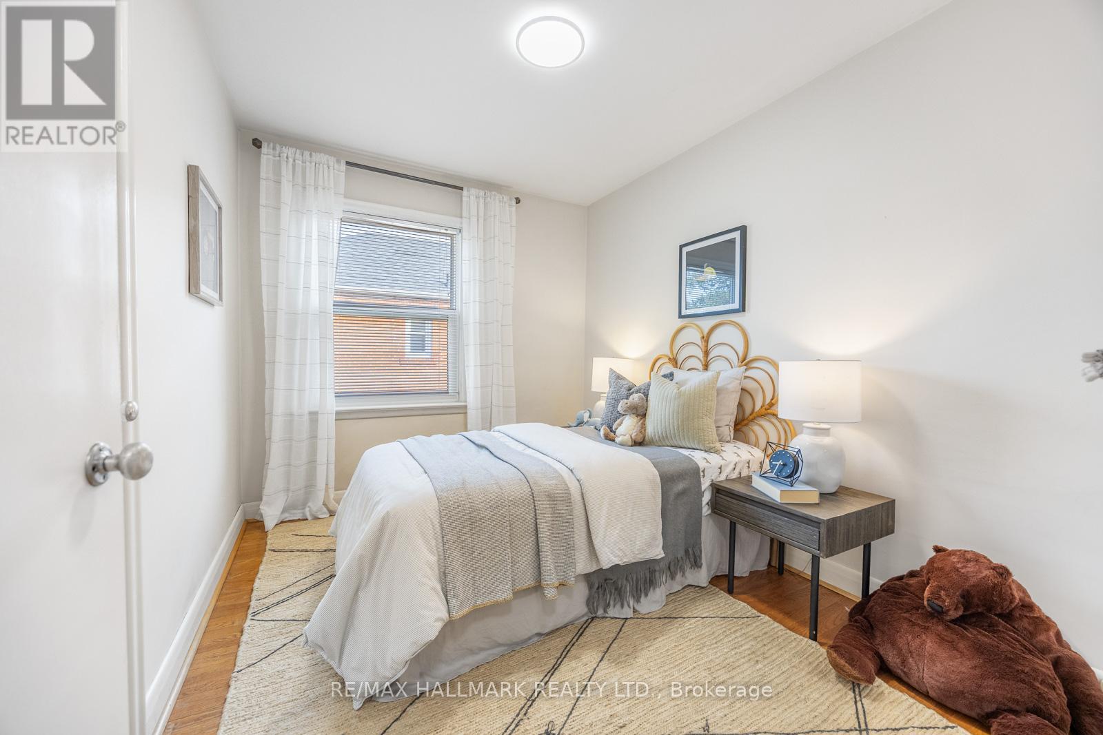 60 GREYLAWN CRESCENT