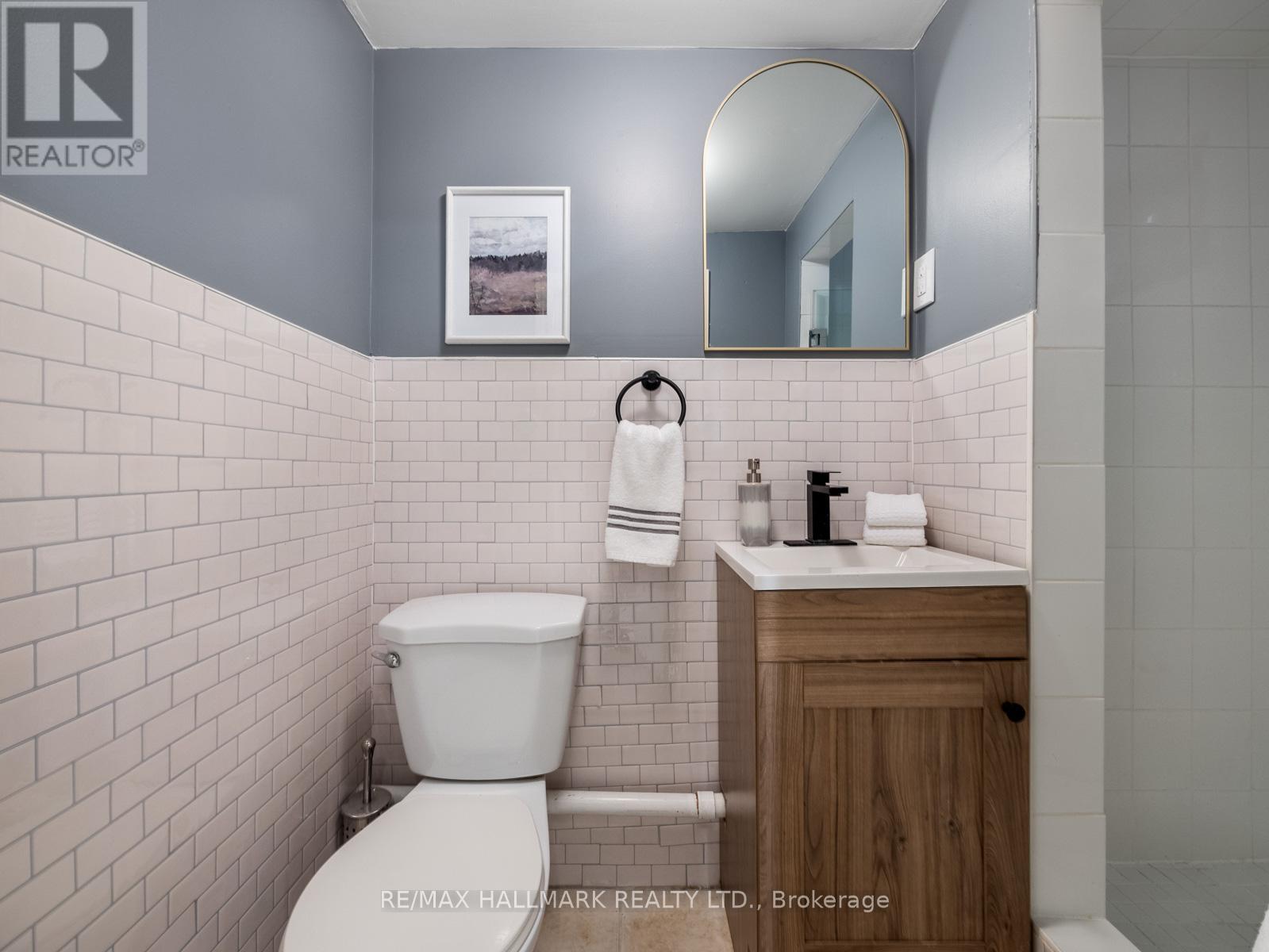 38 LARCHMOUNT AVENUE