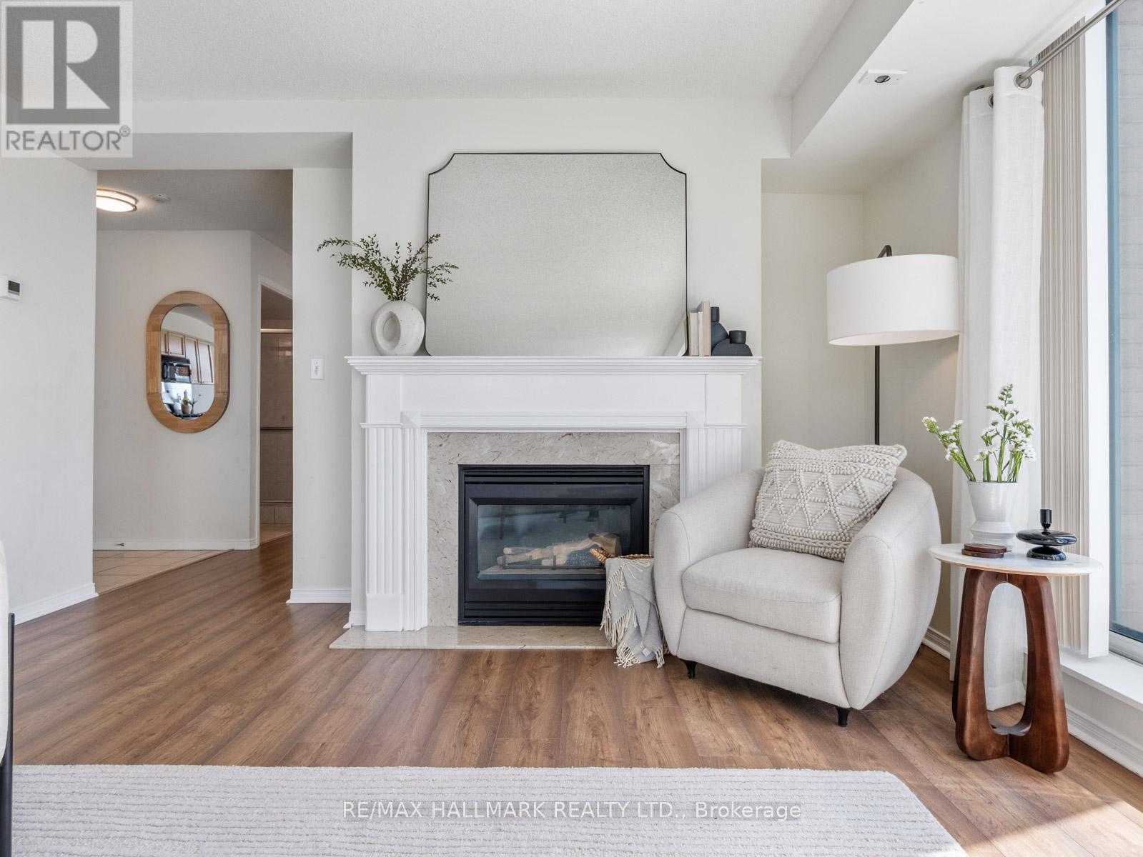 403 - 1797 QUEEN STREET E