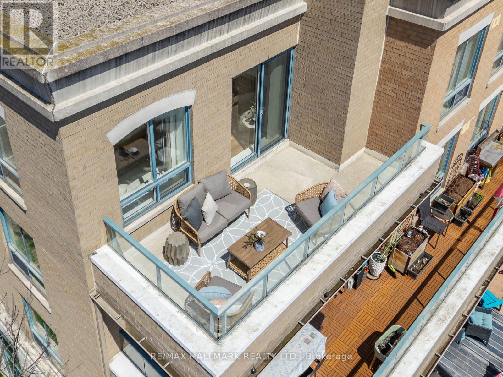 403 - 1797 QUEEN STREET E